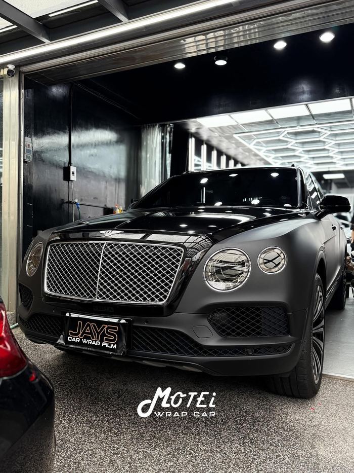 Bentley Bentayga 正面