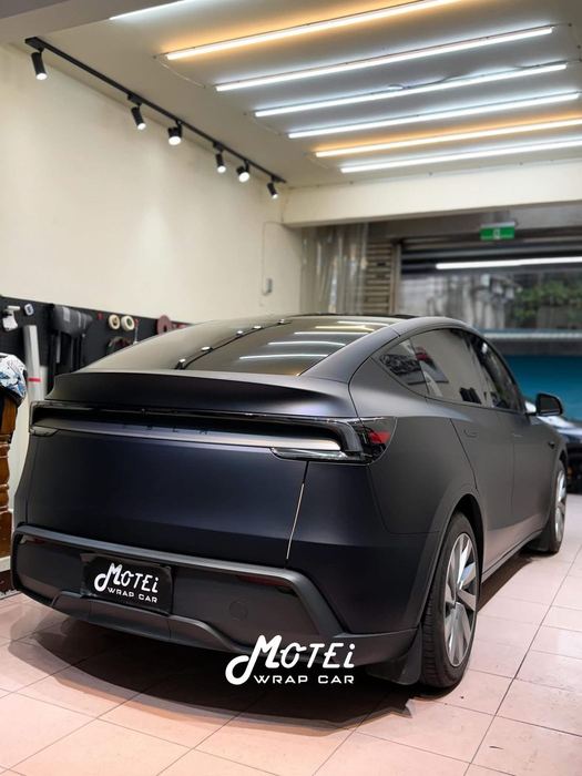 Tesla Model Y 超啞黑幻藍